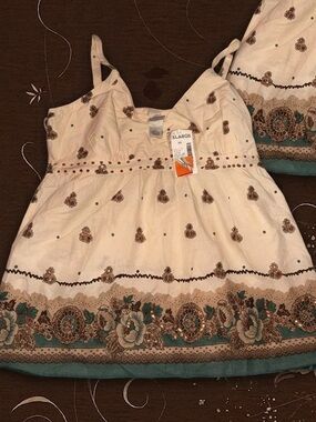 Woman’s Ivory Floral Border babydoll top with Teal Trim